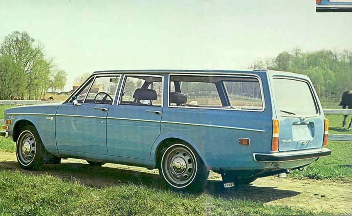 1950s Auto with rear mirror defogger
