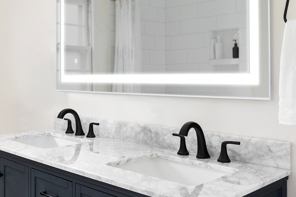 Audrey 40x28 LED Mirror LIFESTYLE