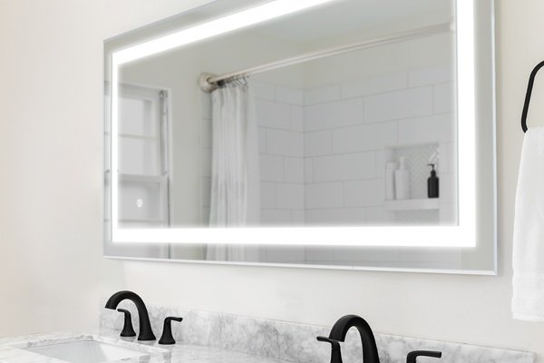 Audrey 40x28 LED Mirror LIFESTYLE