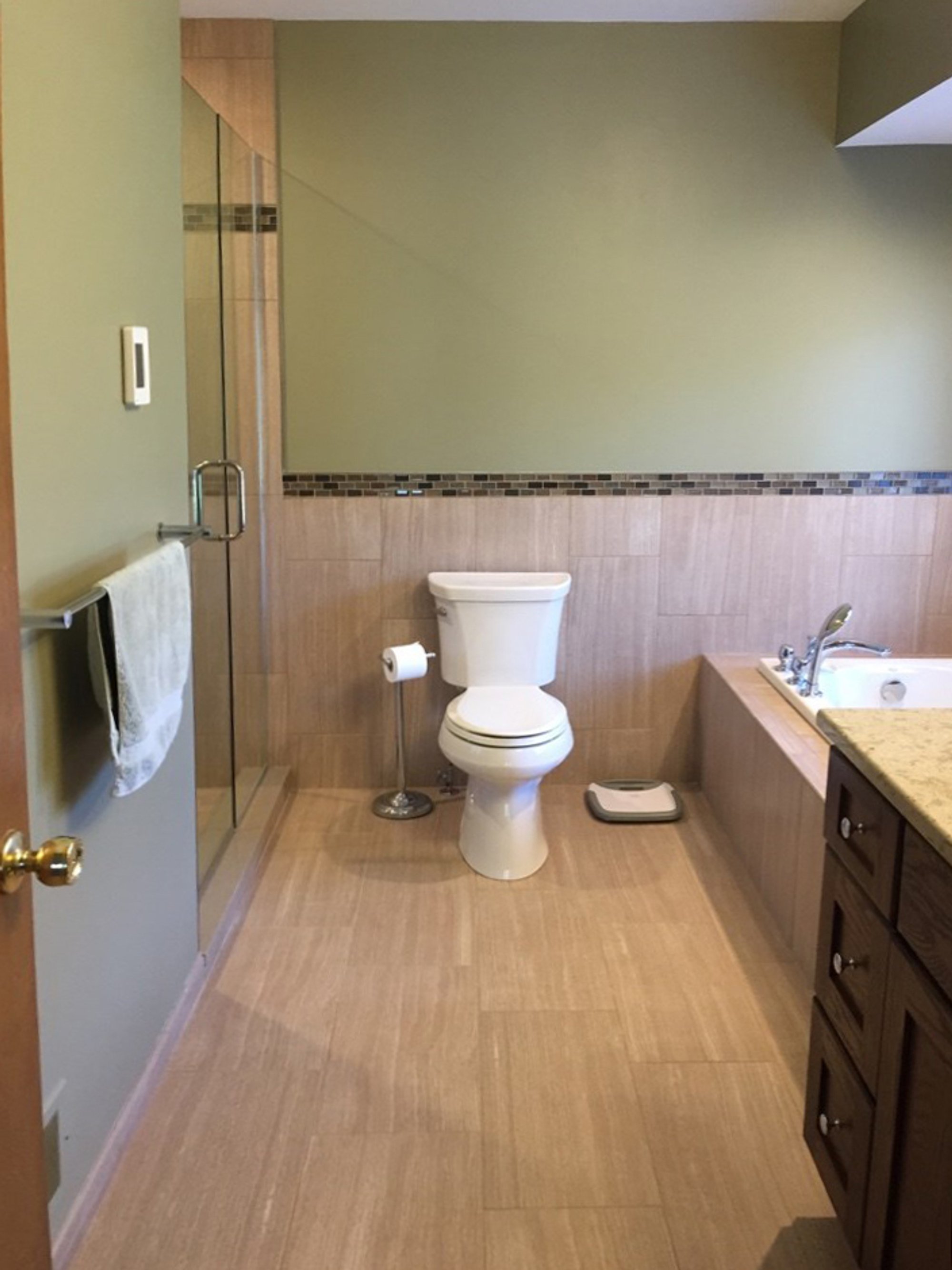 Bathroom before and after with radiant heating - postinstallation