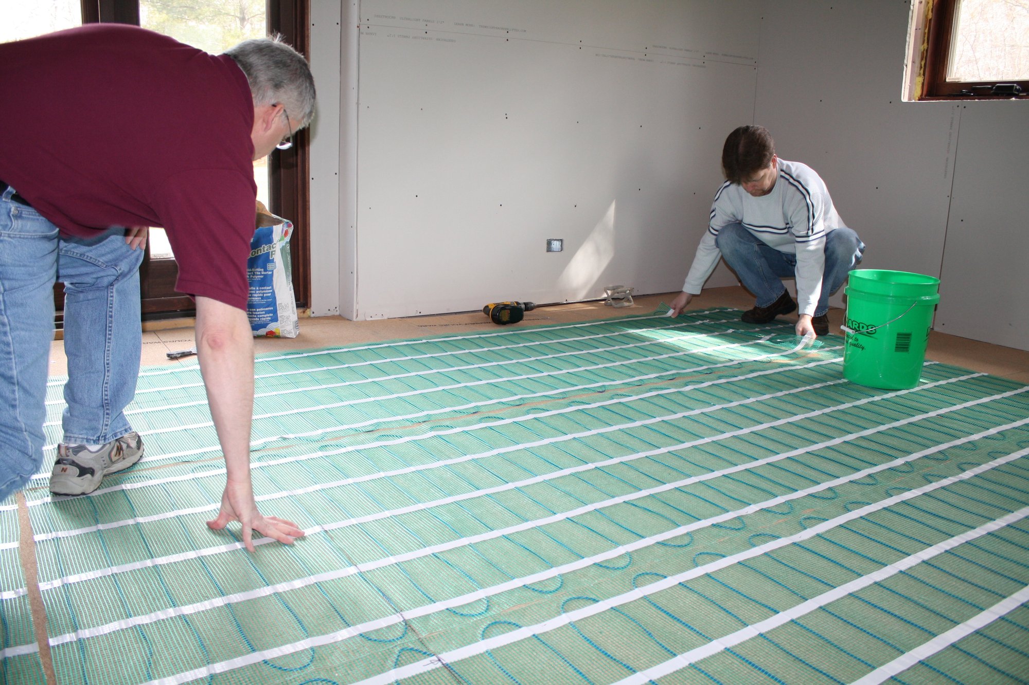 Cork underlayment installation with tempzone flex roll floor heating