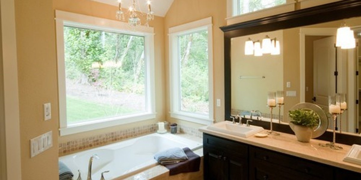 Creating a beach-inspired bathroom with an emphasis on comfort.