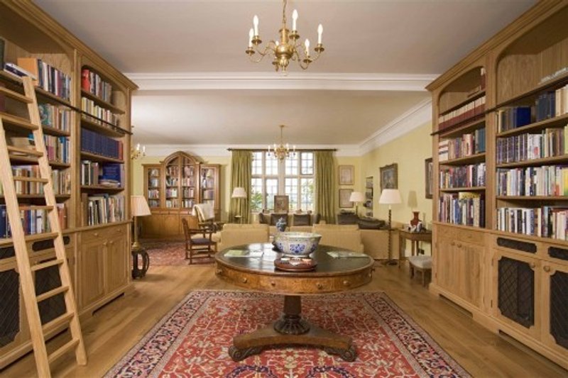 Designing a comfortable, functional home library