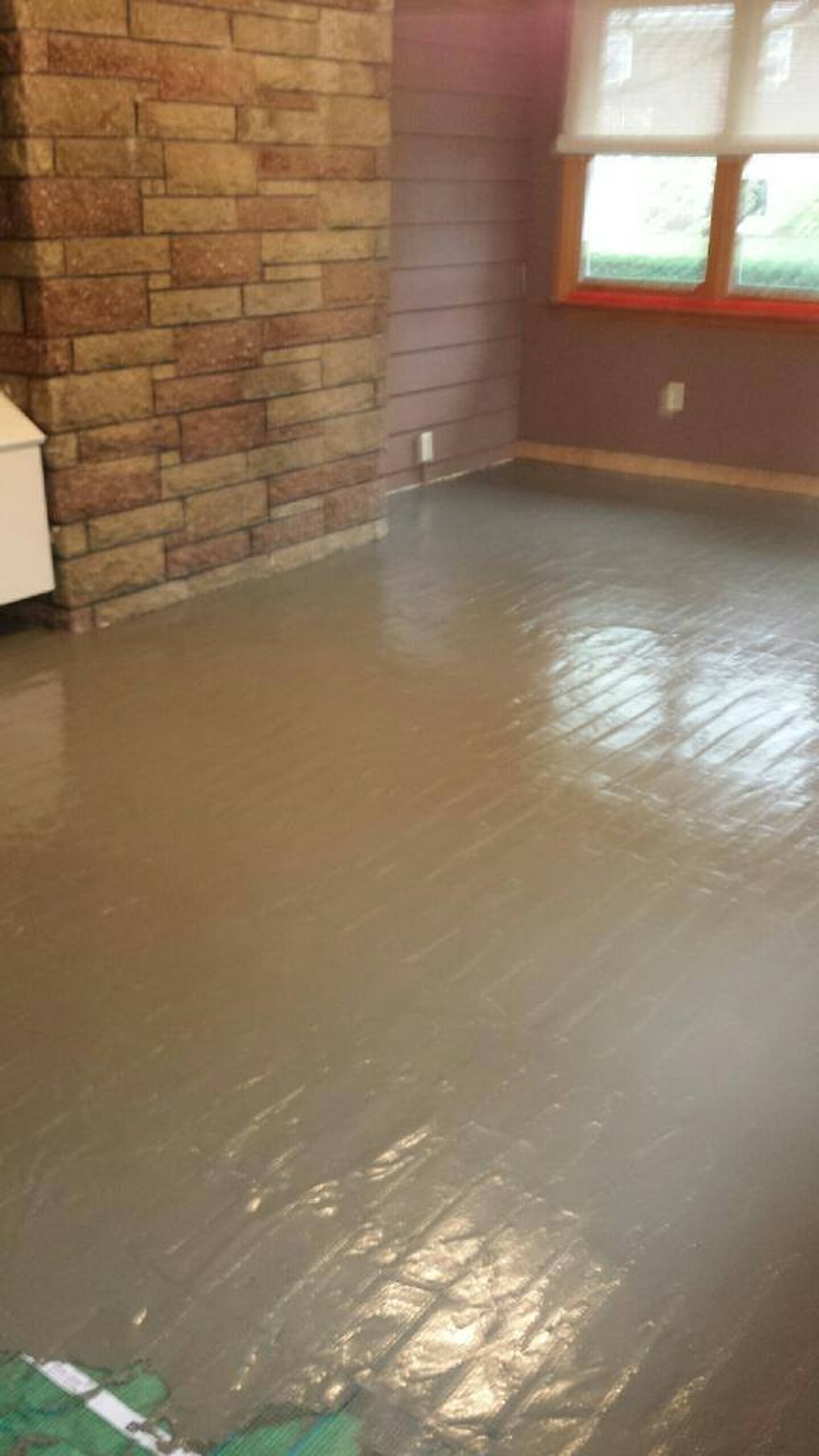 Floor heating installation with thinset layer NORTH PROVIDENCE, RI