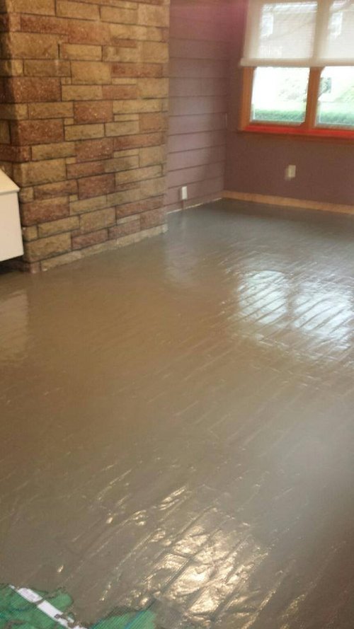 Floor heating installation with thinset layer NORTH PROVIDENCE, RI