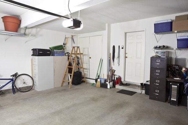 Fotolia 36007603 Clear Your Garage To Prep For Winter 073014