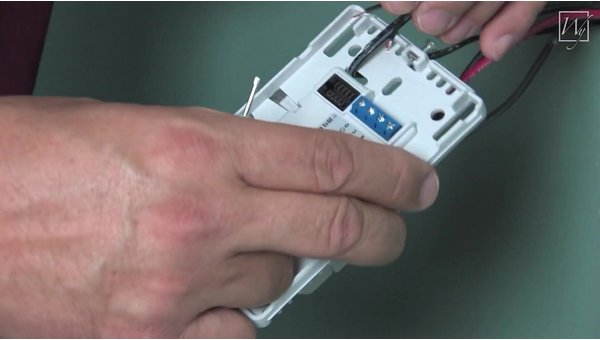 How to Wire a Floor Sensor to a nSpiration Series Thermostat