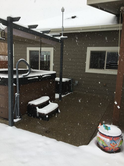 Snow melt Path for Jacuzzi in winter (4)