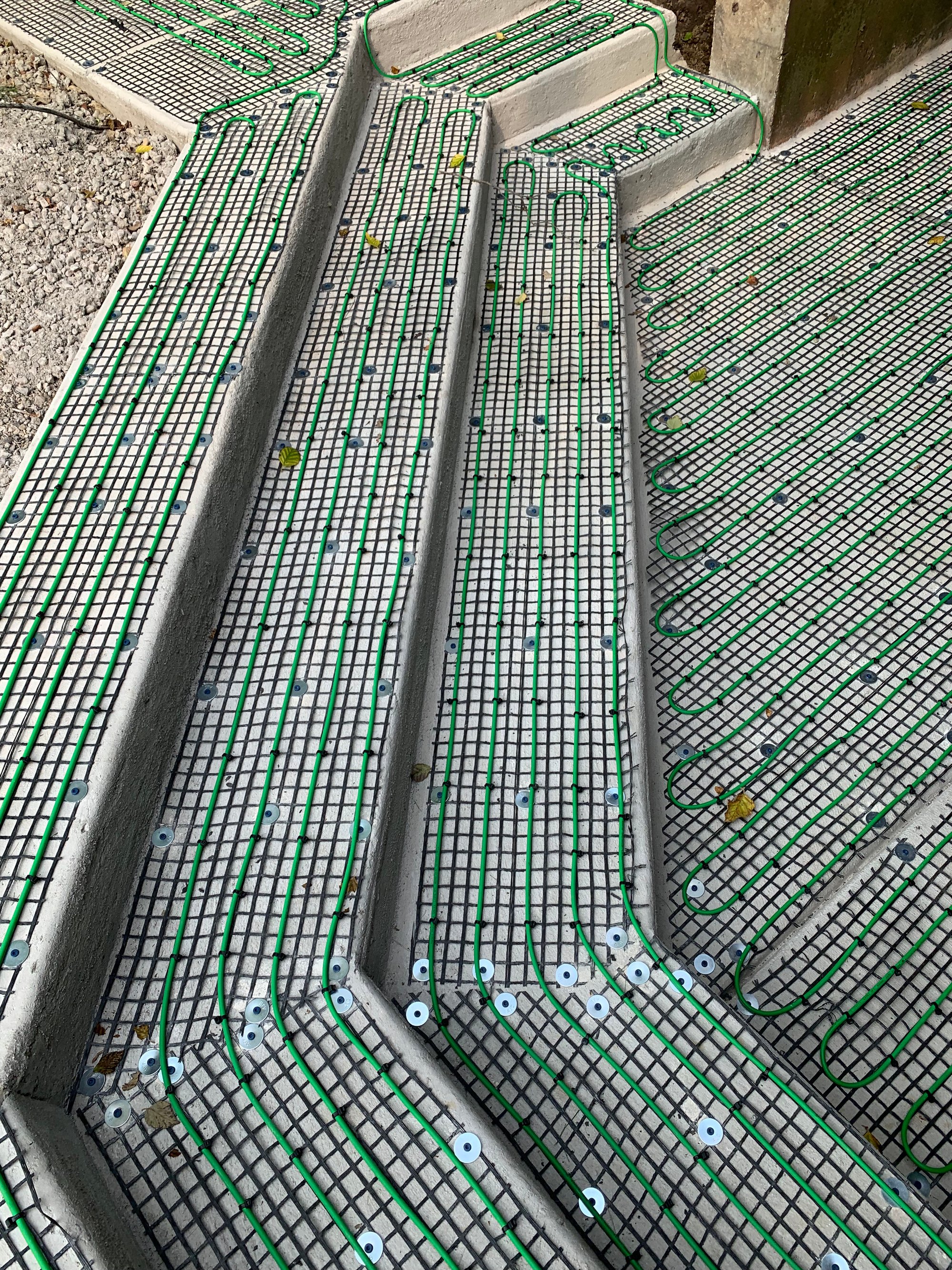 smartinstall of Walkway steps and entryway with snow melting system for outdoor tile pavers (14)