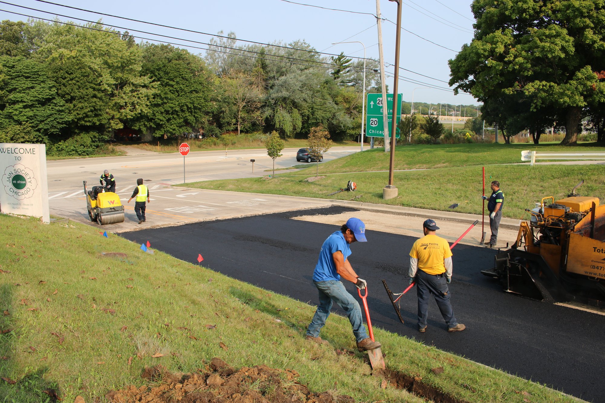 Preparing asphalt road before install and paving final layer after installation of snow melt system