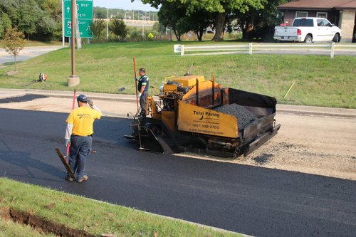 Preparing asphalt road before install and paving final layer after installation of snow melt system (18)
