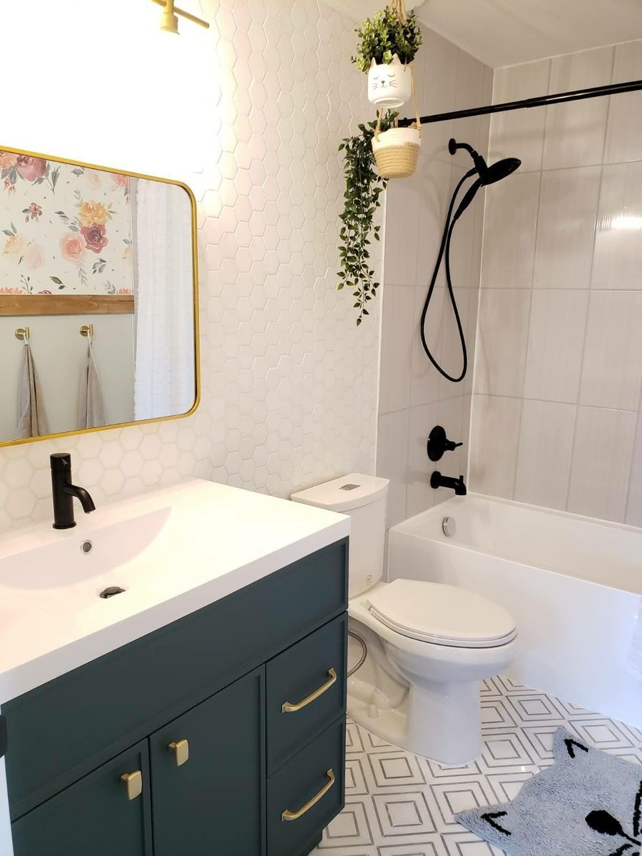 Girls' Bathroom with Floor Heating Showcase in Oakville, ON. 33 sq. ft