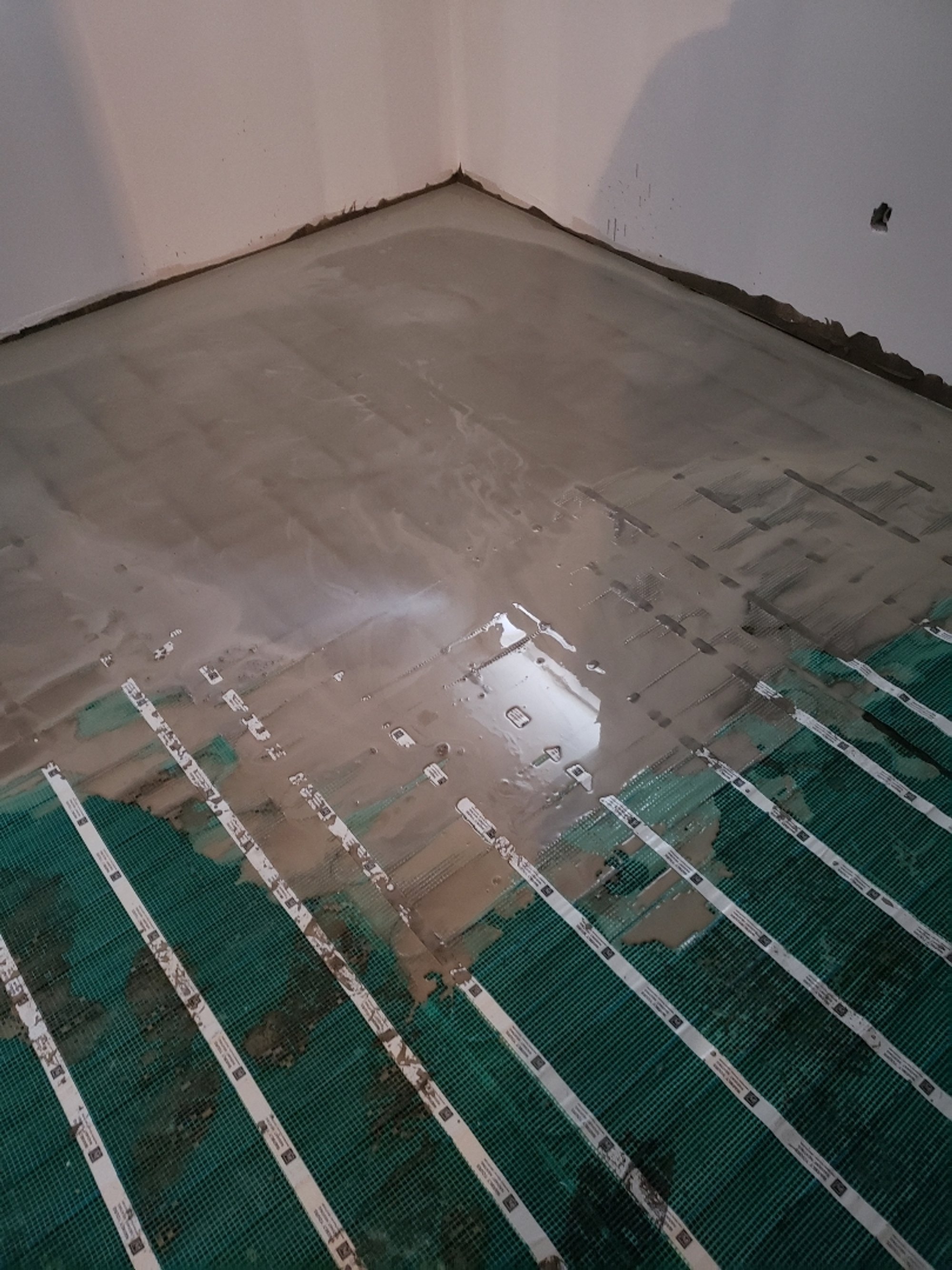 Installing Luxury Vinyl Tile for Heated Basement Playroom slc layer WHITCHURCH-STOUFFVILLE, ON