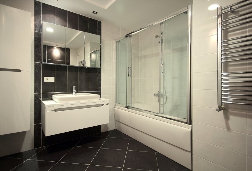 Bathroom transformed with the addition of a towel rack and mirror defogger