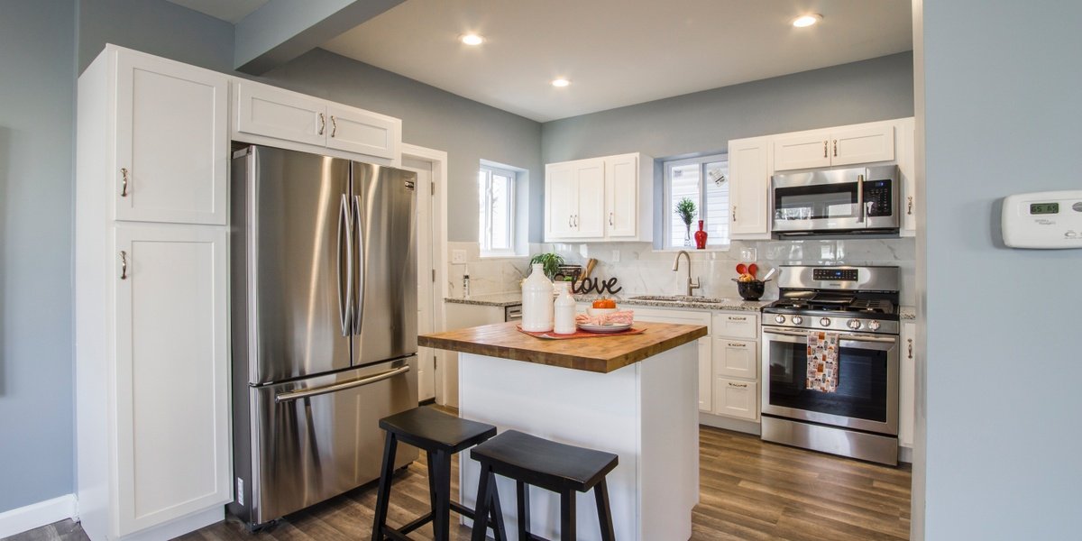 Kitchen: Hard Wood (Nailed)