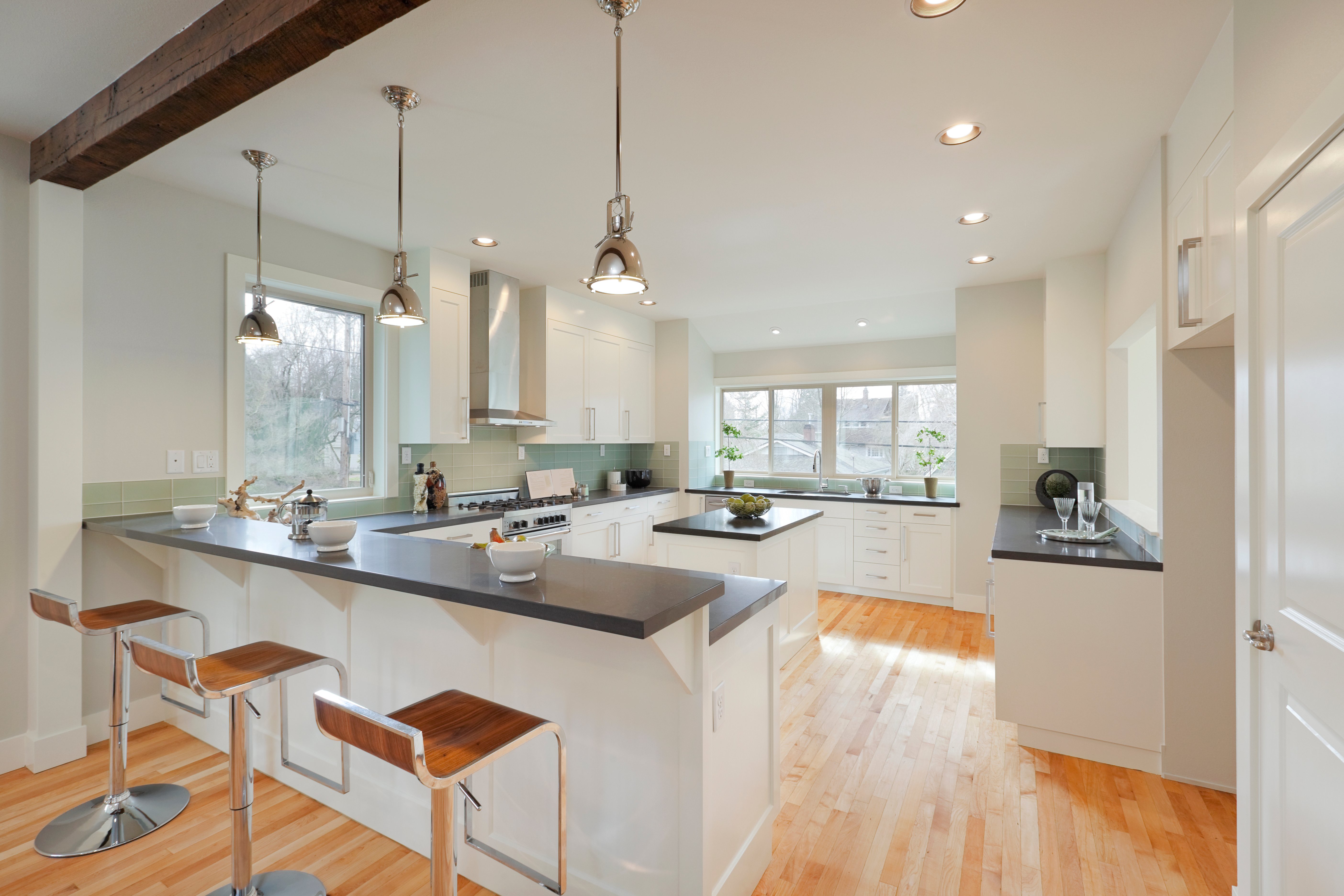 Kitchen with Bar and Hardwood Floors