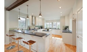 Kitchen with Bar and Hardwood Floors