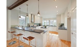 Kitchen with Bar and Hardwood Floors