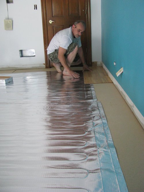 Laminate floor over Environ heating mat