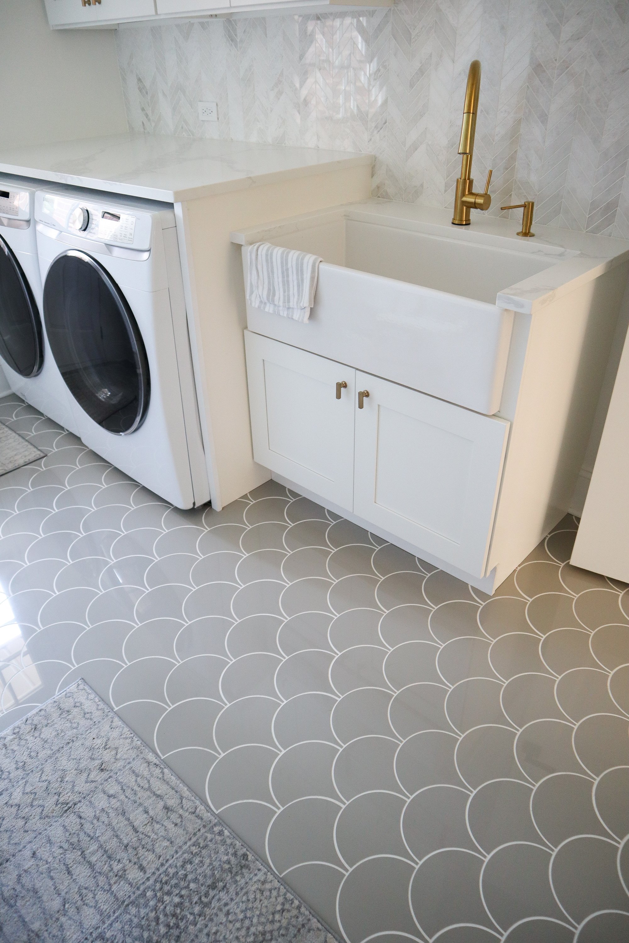 Laundry room with heated tile floor closeup OAK LAWN, IL