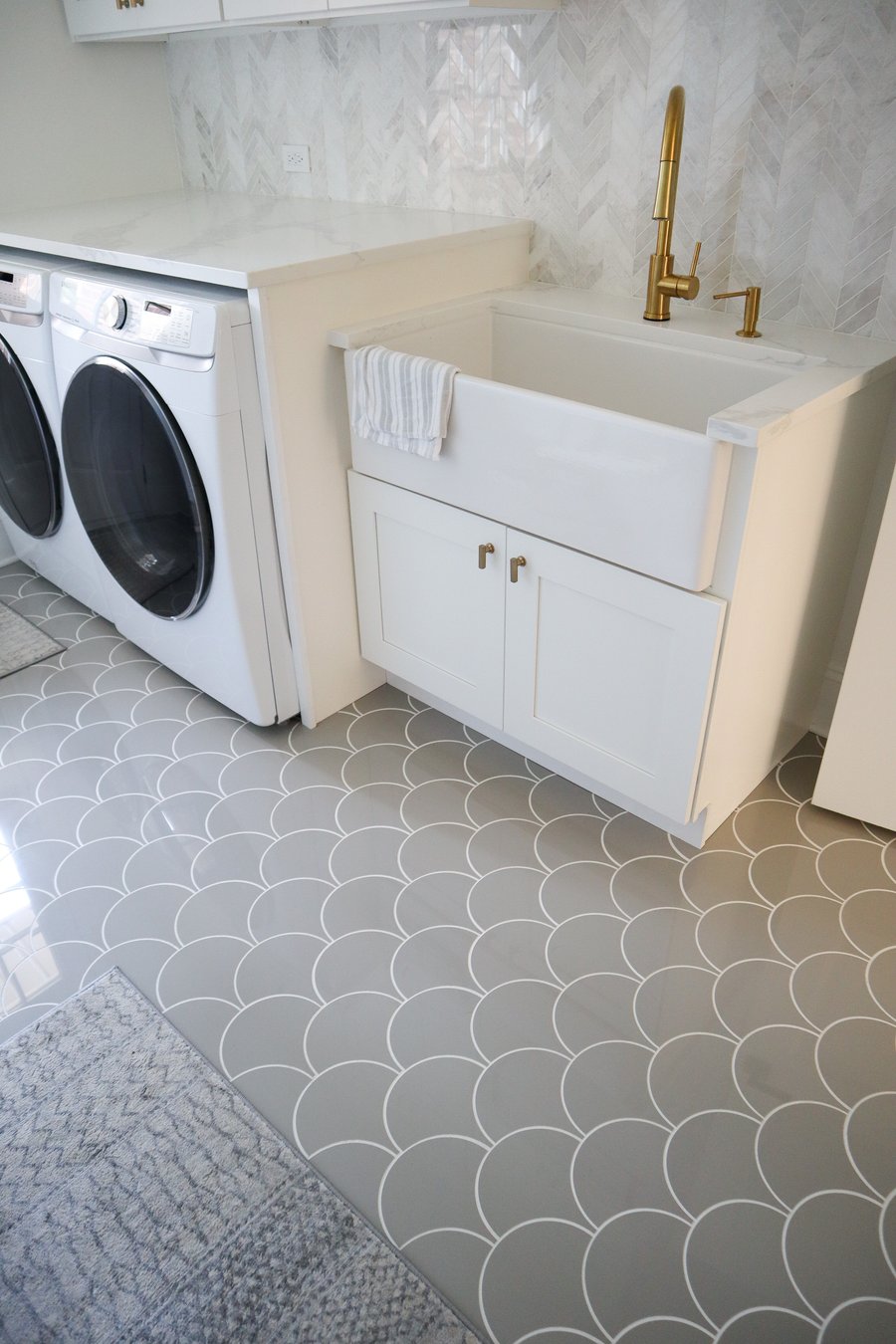Laundry room with heated tile floor closeup OAK LAWN, IL