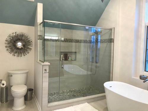 Master bathroom with walk-in shower with underfloor heating