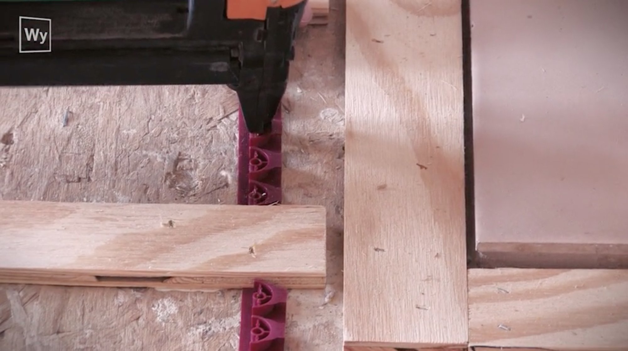 Nailed hardwood floor installation of fixing strips with stable gun