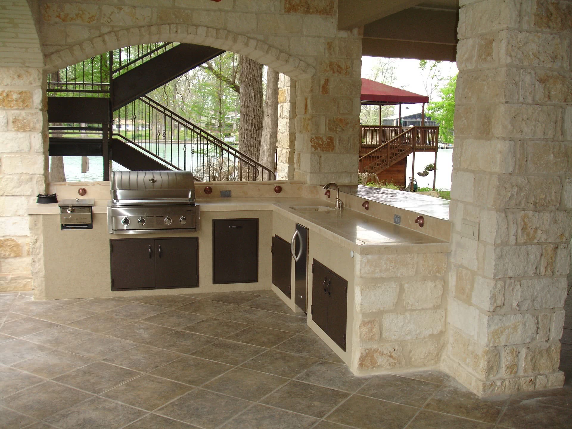 outdoor kitchen tile floor where tempzone could be
