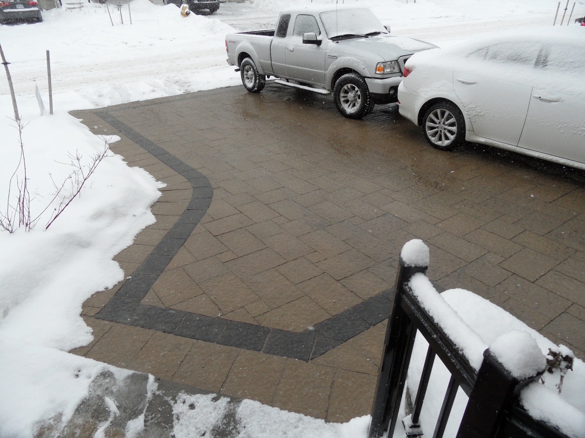 Paver driveway with snow melt system