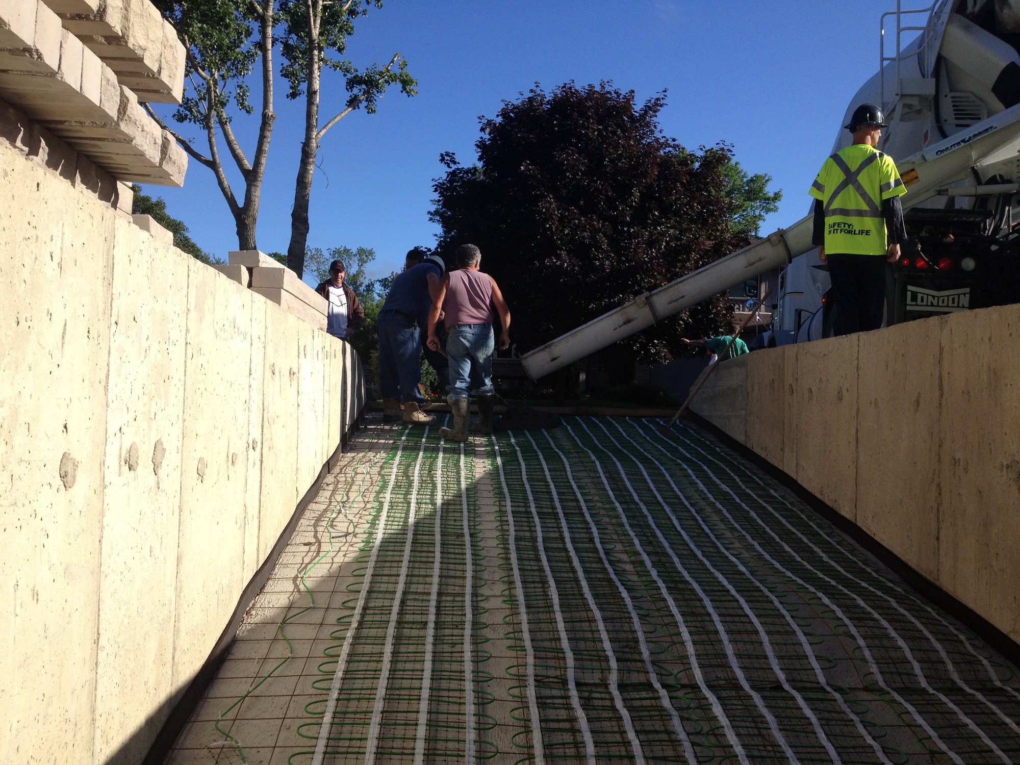 Pouring concrete for Snow Melting Install for Heated Concrete Driveway SCARBOROUGH, ON