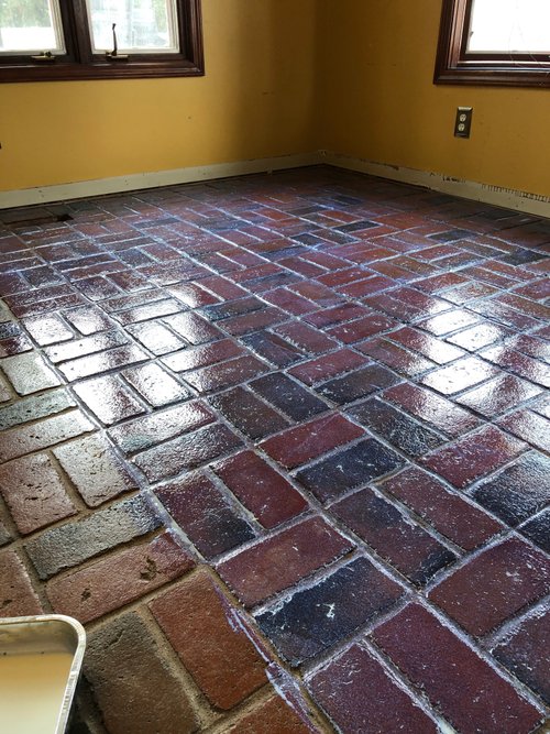 Priming brick floor for self-leveling cement