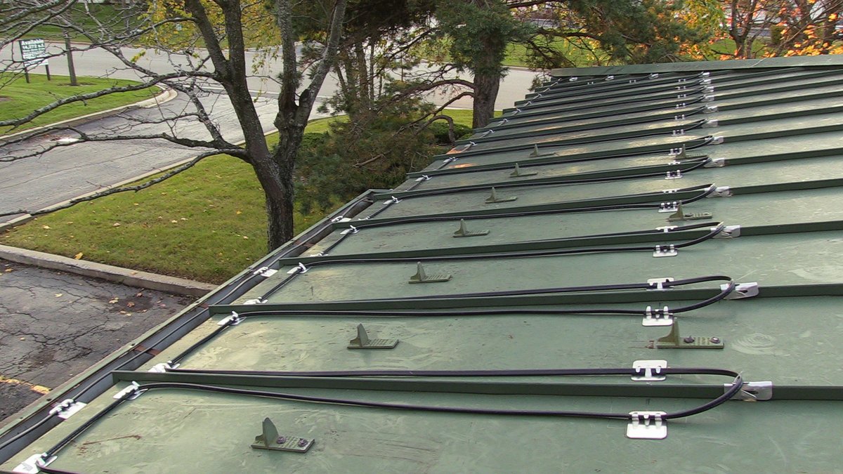 Roof and Gutter deicing installation for WarmlyYours Office