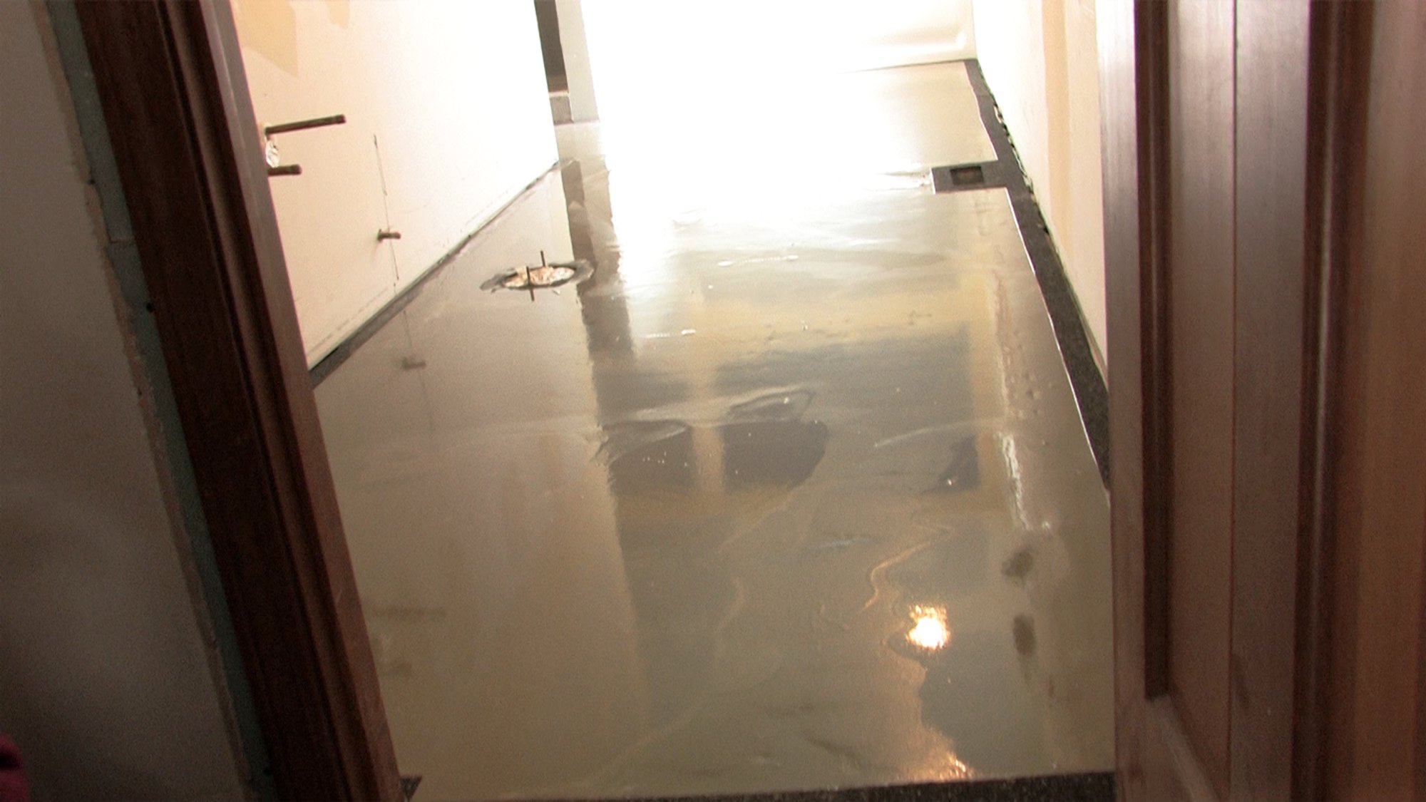 Self leveling cement curing for Floor Heating Mat Installation
