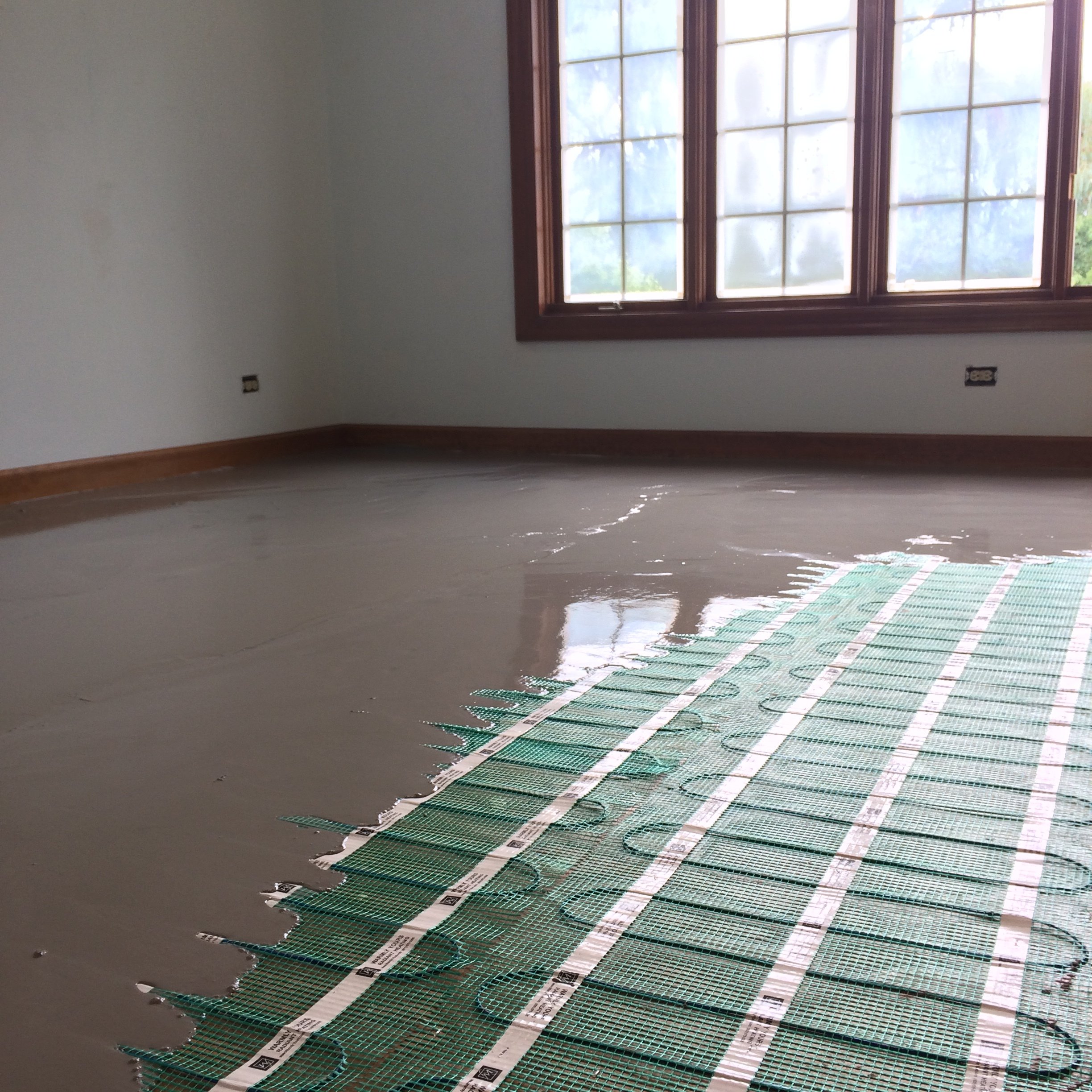 self leveling cement pour for floor heating