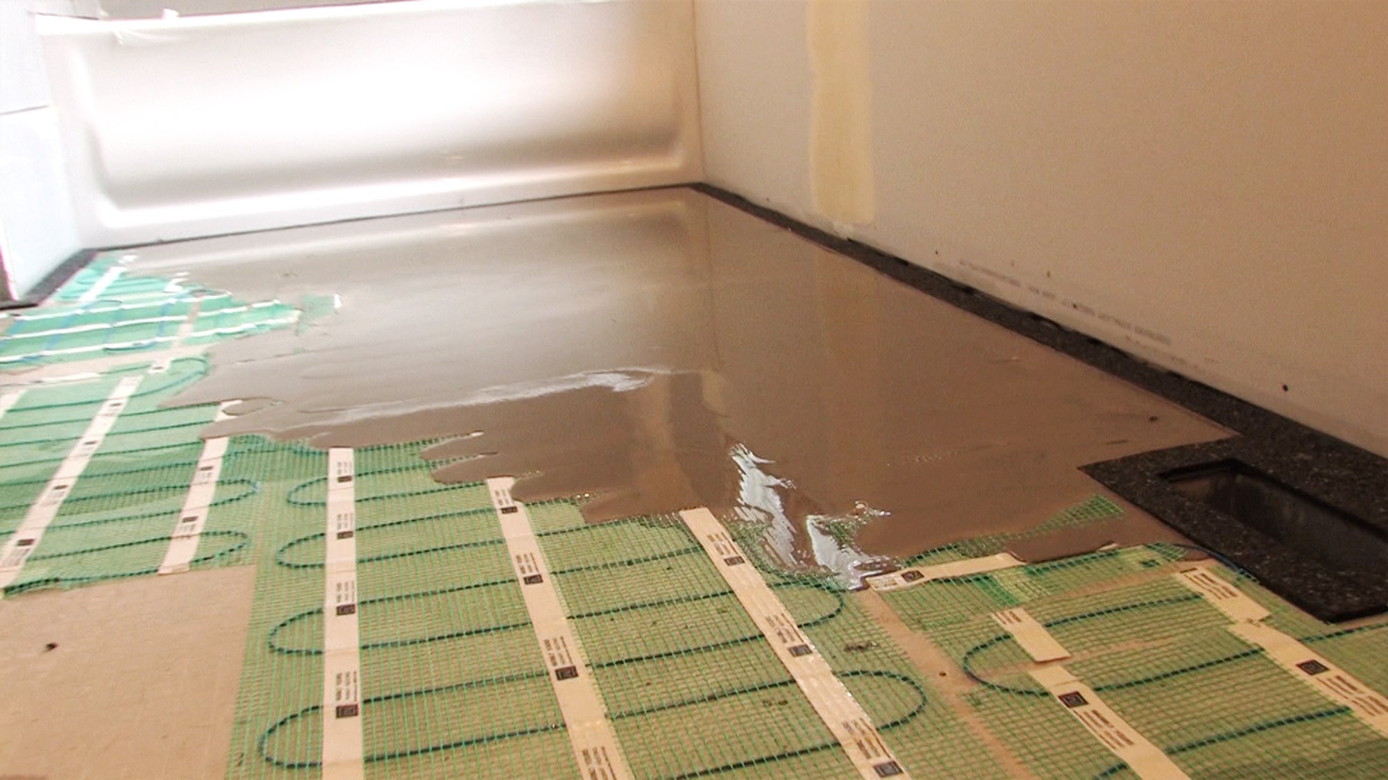 Self leveling cement poured over heating roll for Floor Heatin Installation