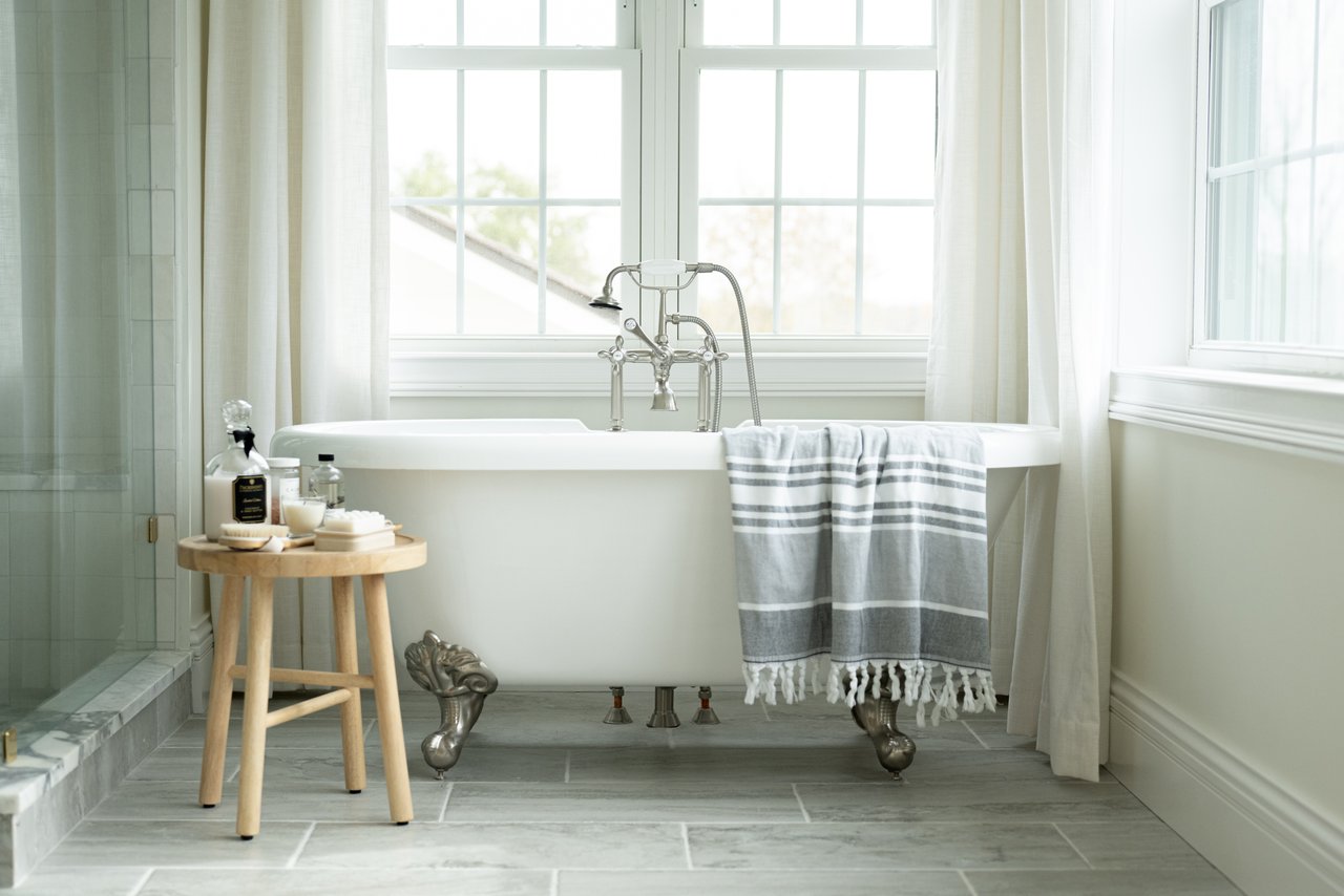 heated bathroom floor installation (6)