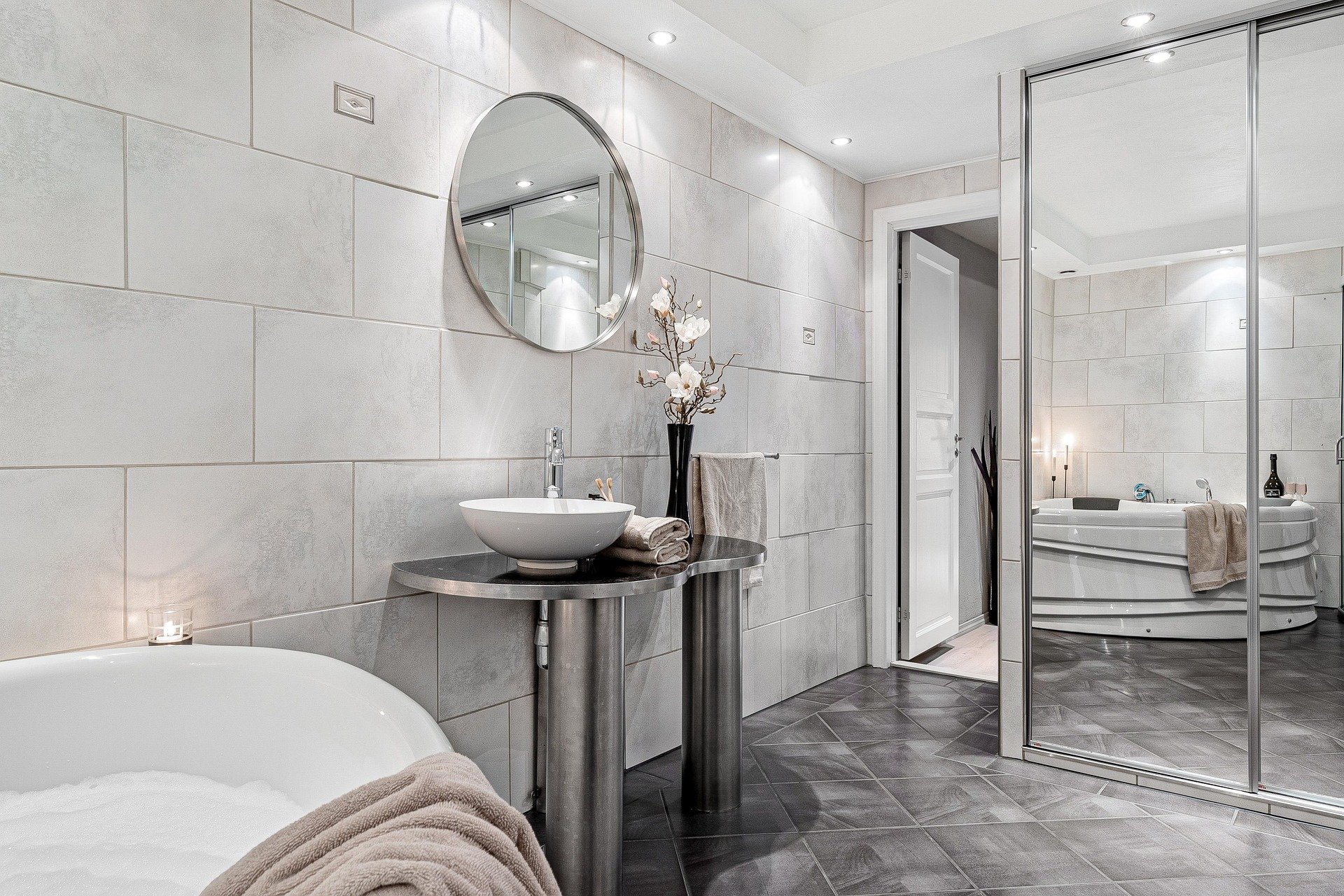 Small luxury bathroom with floor heating