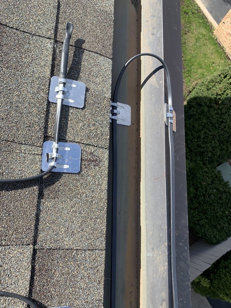Roof & Gutter Deicing System Showcase in Lake Bluff, IL. 350 Feet ...