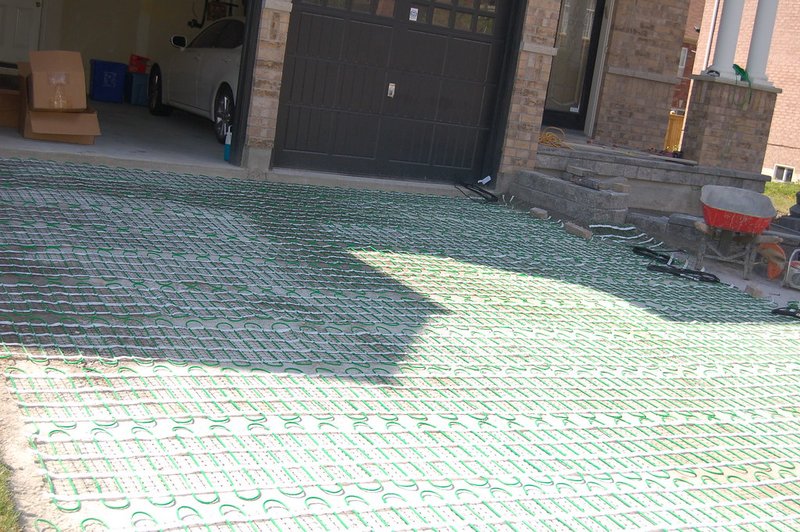 Snow melting installation