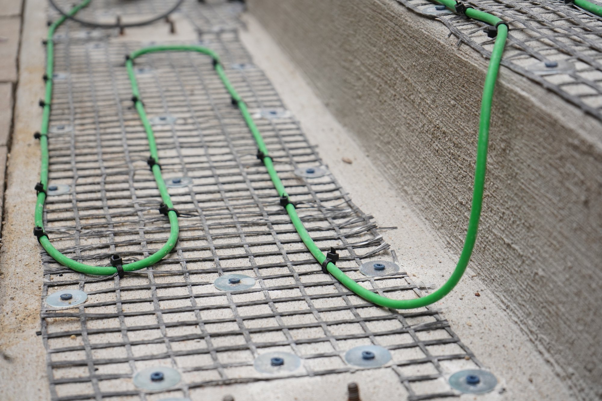 snow melt cable for transition between walkway and stairs EVANSTON, IL