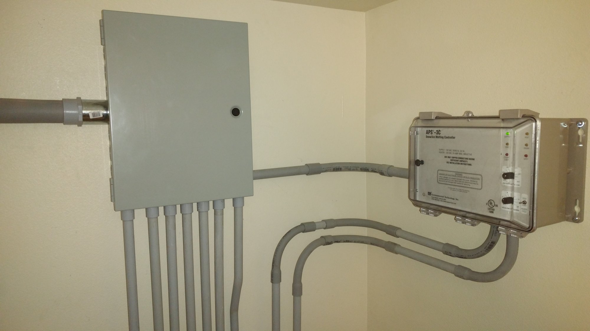 Snow Melting system electrical connection and control for heated driveway