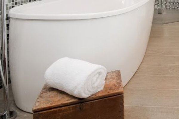 Spa Bathroom Lifestyle Floor Heating Banner