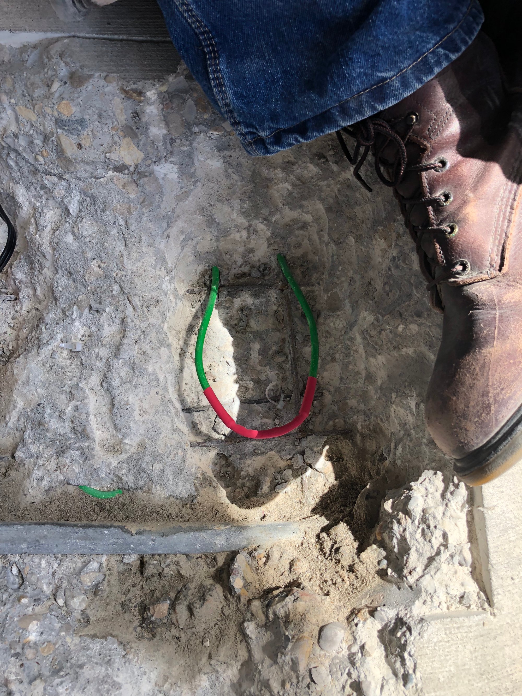 Splicing and repairing a snow-melting cable