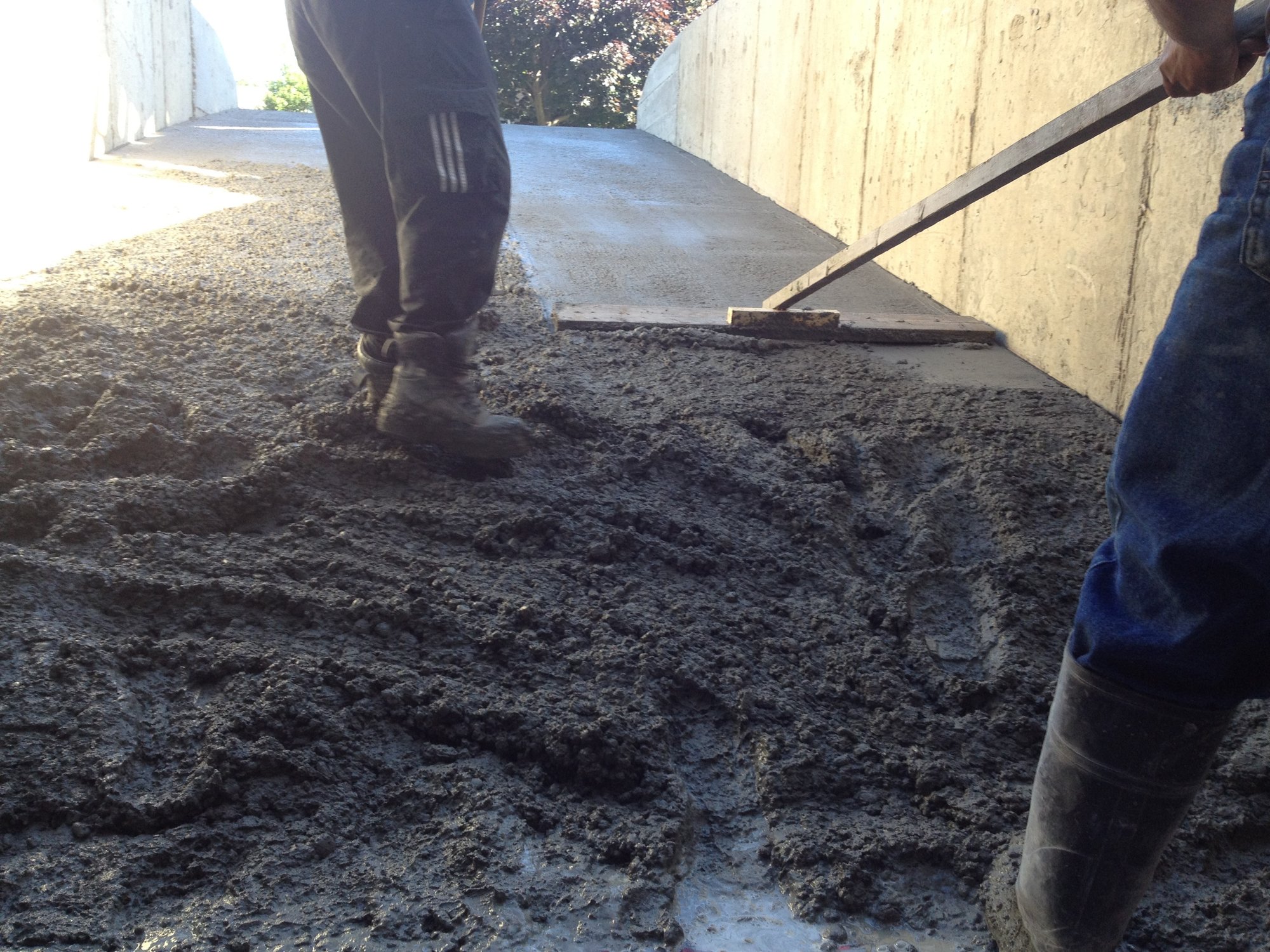 Spreading concrete top layer for Snow Melting Install for Heated Concrete Driveway