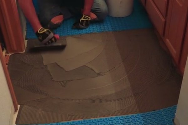 Spreading thinset under Prodeso