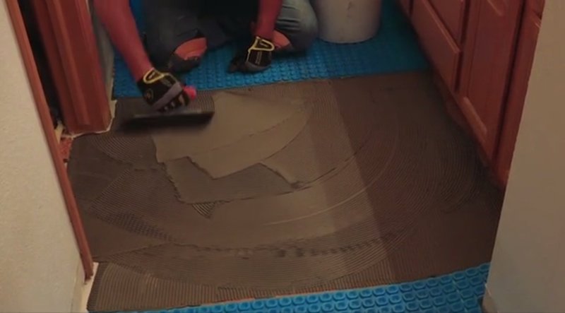 Spreading thinset under Prodeso