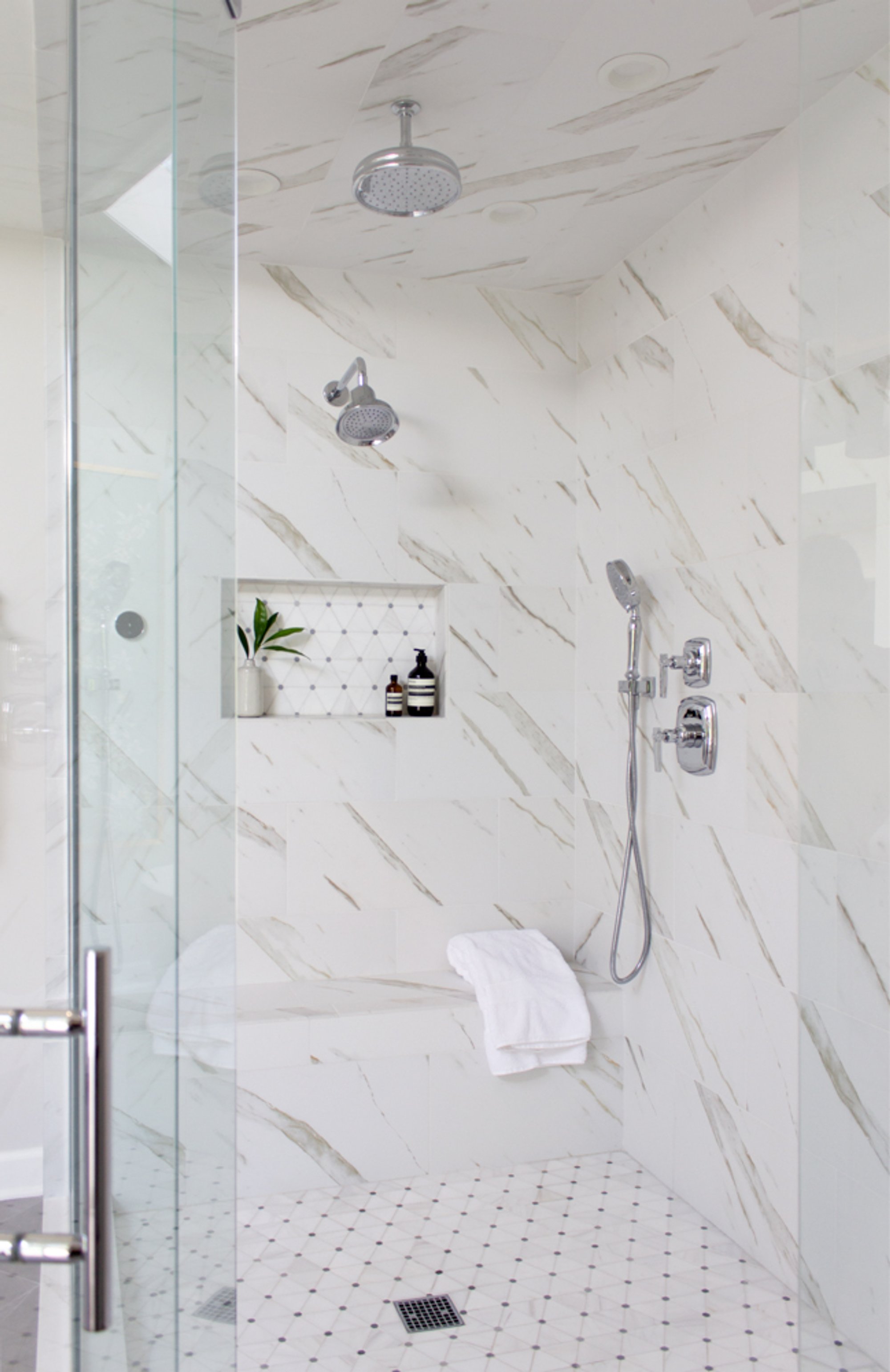 Bathroom remodel by Advance Design Studio in Tower Lakes shower view