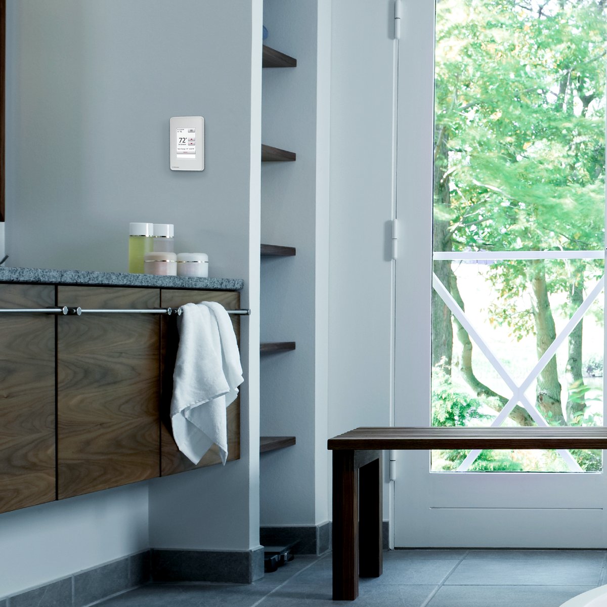 UDG4-4999 Thermostat Lifestyle-1 nSpire Touch
