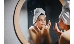 woman with mirror defogger