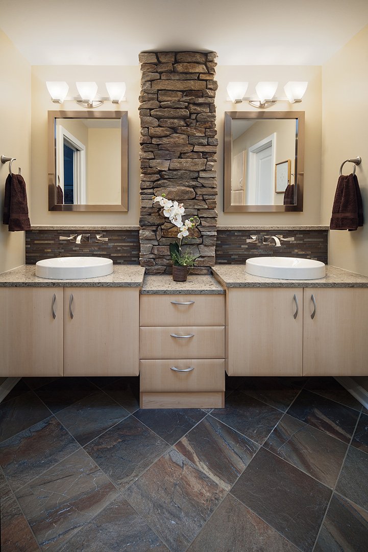 Two sink bathroom with stone pillar